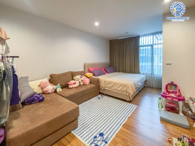 *****ทาวน์โฮมมือสองย่านกรุงเทพฯ ม.เดอะเมทโทร พัฒนาการ-ศรีนครินทร์ เนื้อที่เกือบ 19 ตร.ว. ฟังก์ชัน 3 ห้องนอน 3 ห้องน้ำ 2 ที่จอดรถ แถมฟรี! 3 เครื่องปรับอากาศ บนทำเลเชื่อมต่อถ.พัฒนาการ, ถ.สุขุมวิท 77 ใกล้รถไฟฟ้าสายแอร์พอร์ตเรลลิงก์ "สถานีหัวหมาก" จองด่วน!